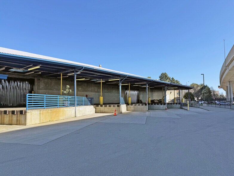 More Photos Of 1155 7th St, Oakland Warehouse For Lease