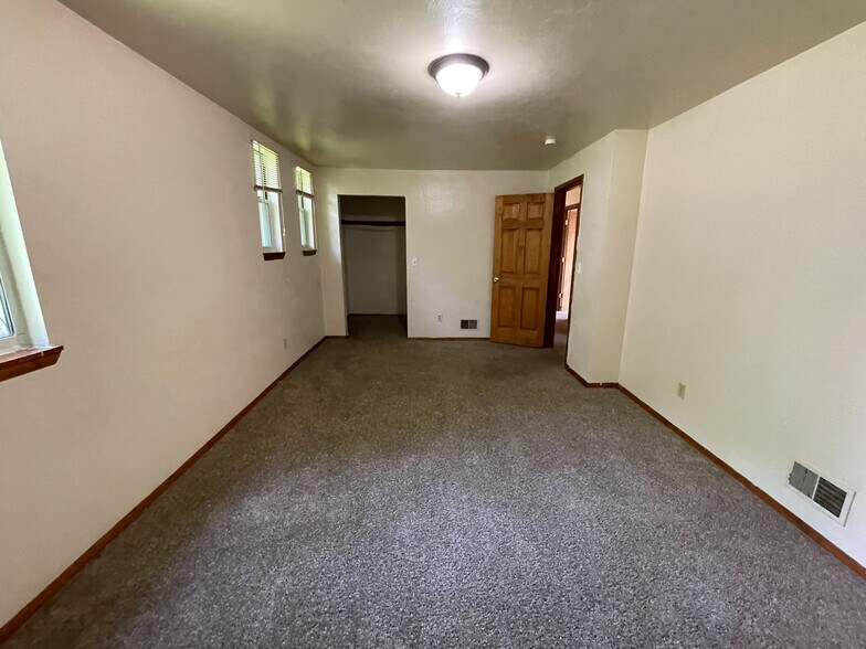 More Photos Of 6801 McKinley Ct, Clairton Apartments For Sale