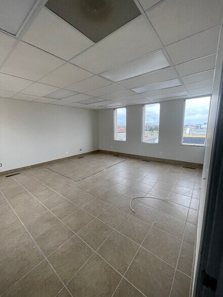 More Photos Of 14500 W 8 Mile Rd, Oak Park Office Residential For Sale