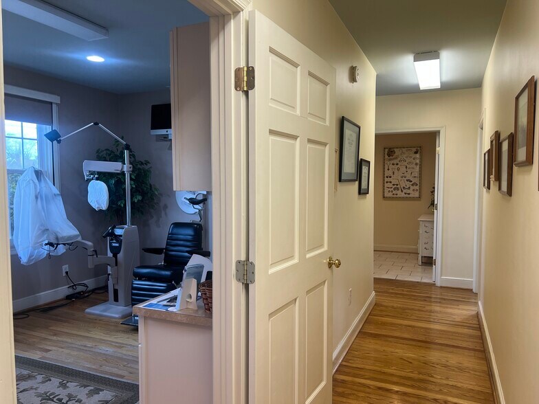 More Photos Of 904 Apperson Dr, Salem Office For Sale