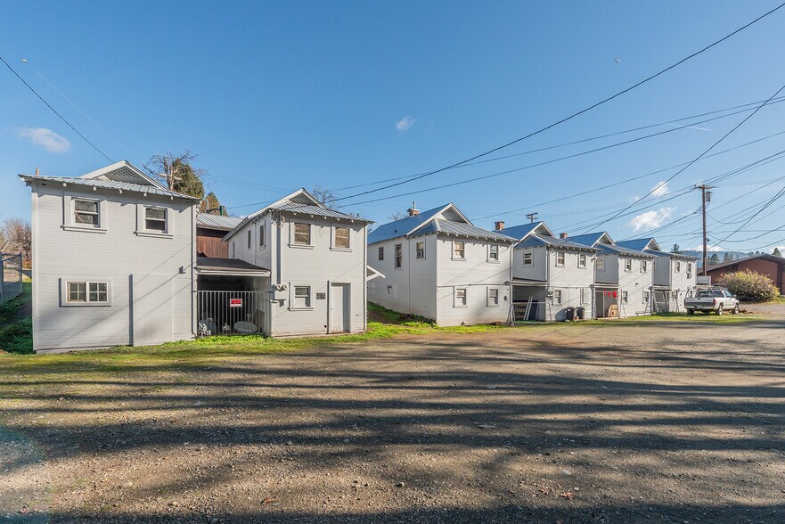 More Photos Of 790 Main St, Weaverville Restaurant For Sale