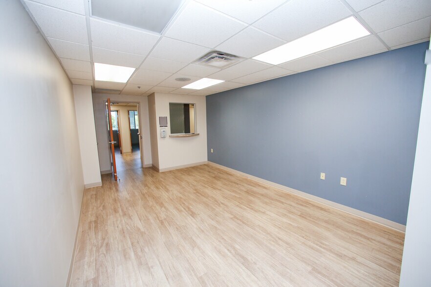 More Photos Of 3660 Guion Rd, Indianapolis Medical For Lease