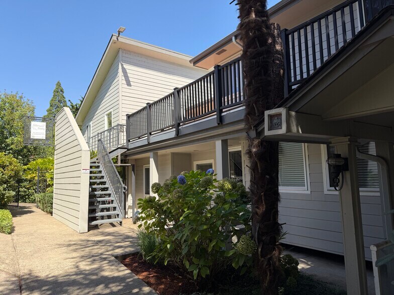 More Photos Of 1000 Willagillespie Rd, Eugene Office For Lease