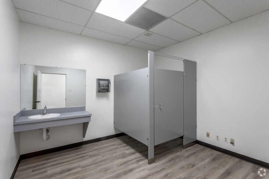 More Photos Of 2501 Central Pky, Houston Unknown For Lease