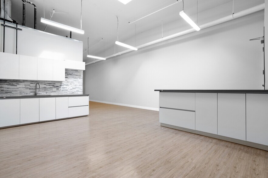 More Photos Of 3751-3761 S Hill St, Los Angeles Warehouse For Lease