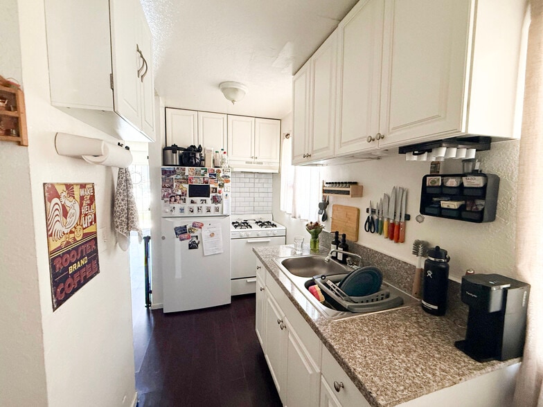 More Photos Of 11249 Emelita St, North Hollywood Apartments For Sale
