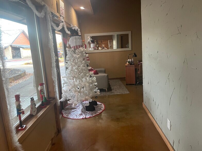 More Photos Of 1427-1435 N Highway 67, Cedar Hill Unknown For Lease