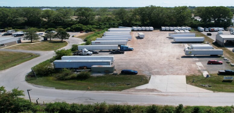 More Photos Of 4601-4608 Crossroads Industrial Dr, Bridgeton Warehouse For Lease