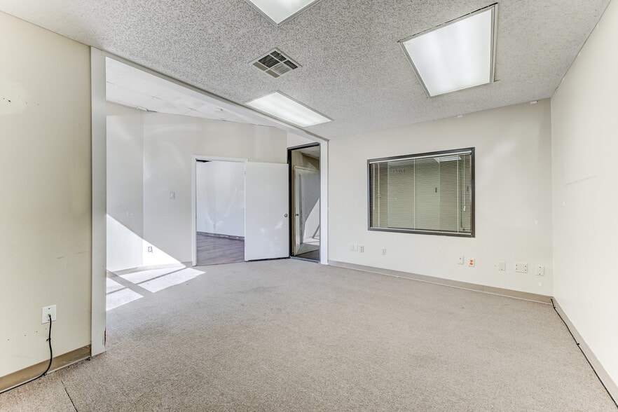 More Photos Of 9802 Whithorn Dr, Houston Office For Sale