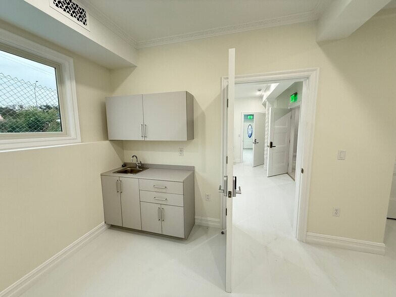 More Photos Of 5200 Lake Murray Blvd, La Mesa Medical For Lease