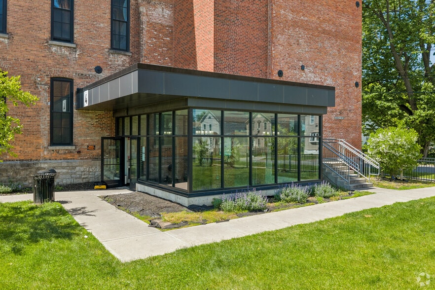 More Photos Of 811-827 Court St, Utica Apartments For Lease