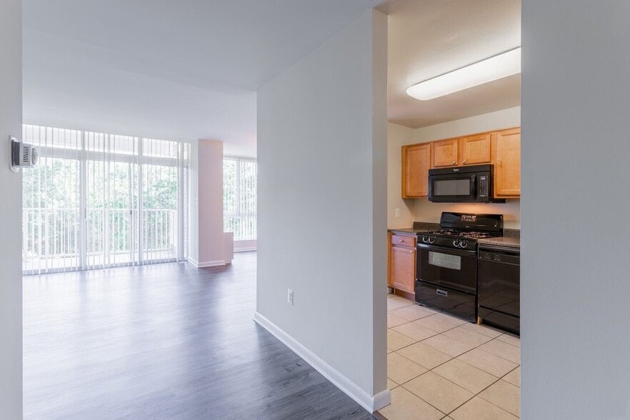 More Photos Of 8150 Lakecrest Dr, Greenbelt Apartments For Sale