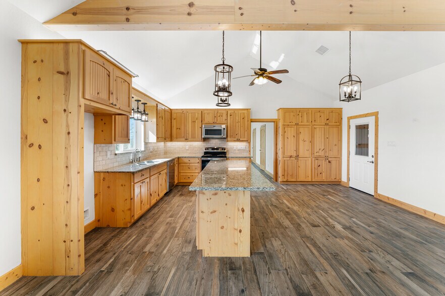 More Photos Of 9702 Surrey Ln, Richmond Light Distribution For Sale