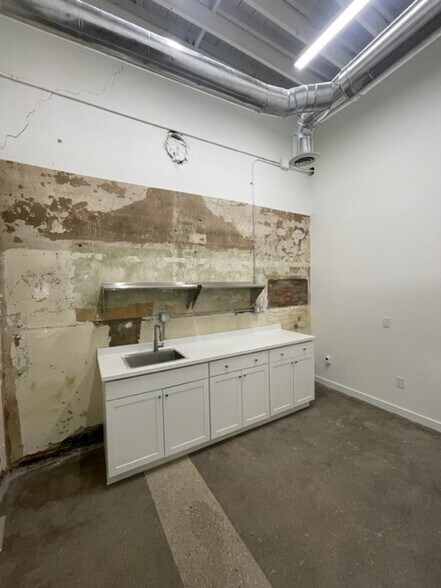 More Photos Of 2432-2434 E 15th St, Tulsa General Retail For Lease