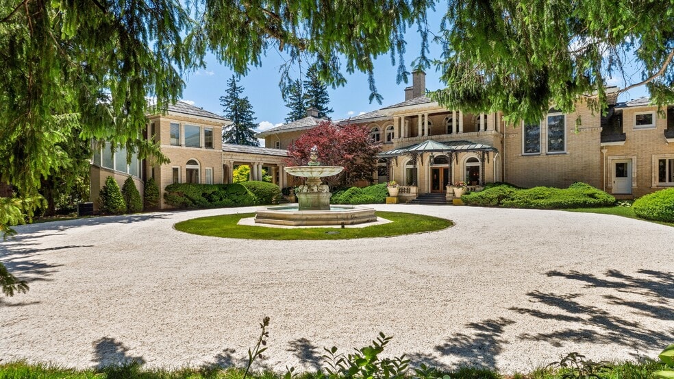 More Photos Of 11 Hawthorne Rd, Lenox Hotel For Sale