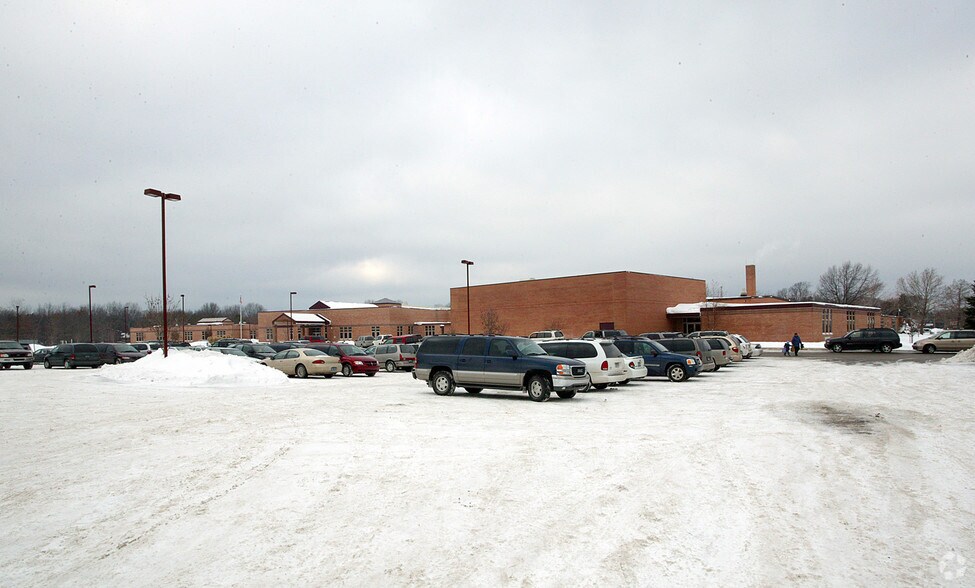 More Photos Of 520 Butternut Dr, Holland General Retail For Lease