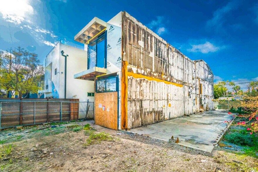 More Photos Of 705 Broadway St, Venice Multifamily For Sale