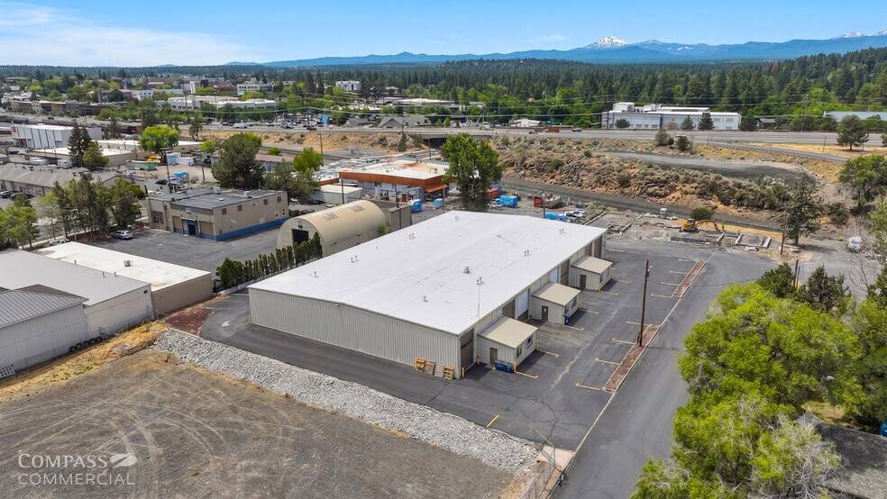 More Photos Of 1560 NE 1st St, Bend Warehouse For Sale