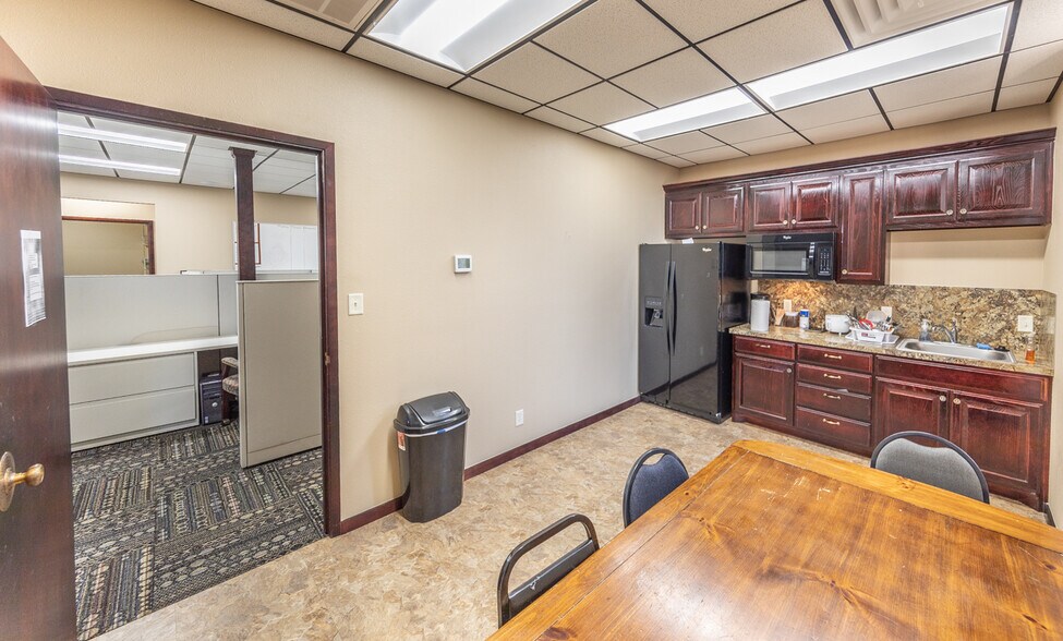 More Photos Of 23 Briercroft Office Park, Lubbock Office For Lease
