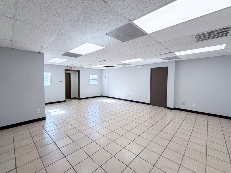 More Photos Of 9600 N I-35, San Antonio Industrial For Lease