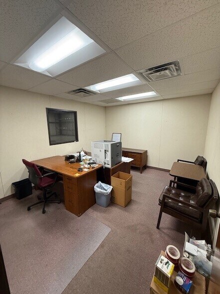 More Photos Of 103 Industrial Dr, Waxahachie Warehouse For Lease