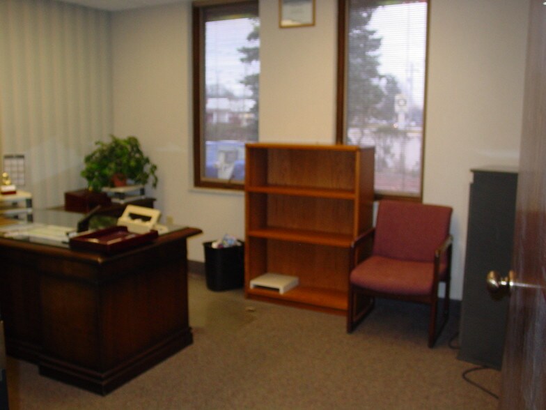 More Photos Of 1219 N Mitchell St, Cadillac Bank For Lease