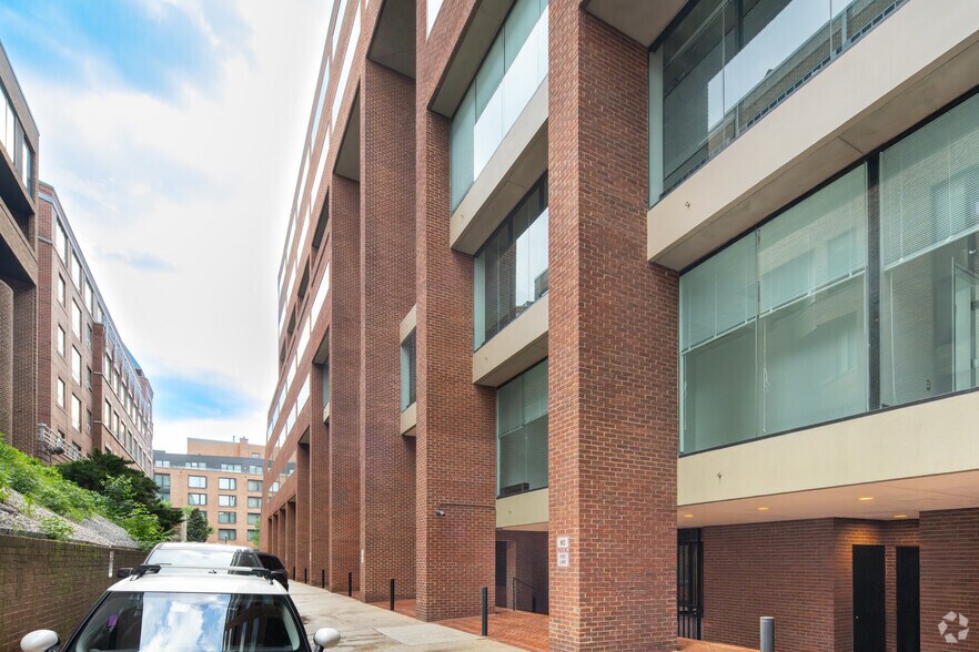 More Photos Of 1010 Wisconsin Ave NW, Washington Office For Lease