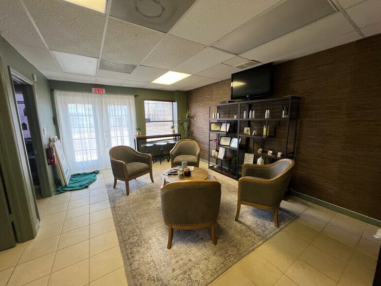 More Photos Of 2108 W Kennedy Blvd, Tampa Freestanding For Sale