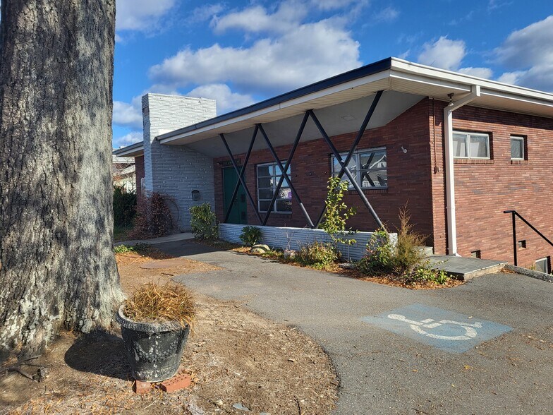 Primary Photo Of 212 S Broad St, Gastonia General Retail For Sale