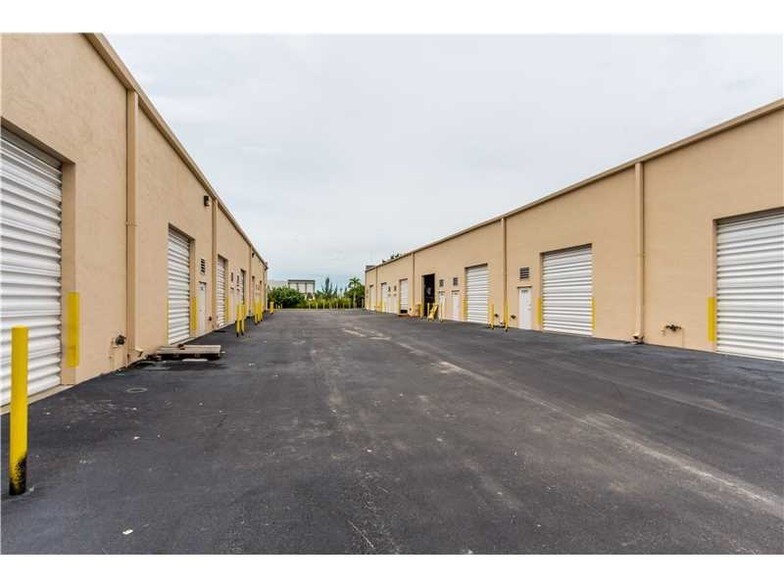 More Photos Of 11379-11399 NW 122nd St, Medley Warehouse For Sale