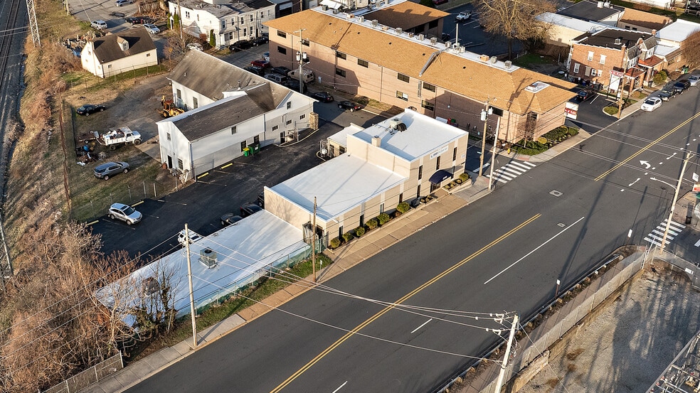 More Photos Of 2400 W 4th St, Wilmington Office For Sale