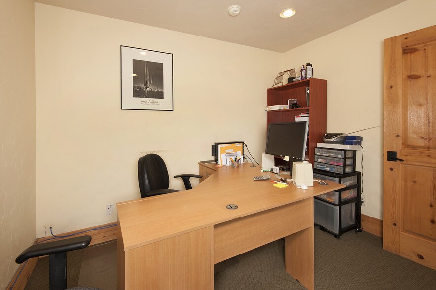 More Photos Of 365 Warren Ave, Silverthorne Showroom For Lease