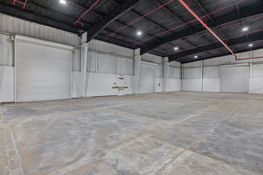More Photos Of 8246 W Mineral King Ave, Visalia Warehouse For Lease