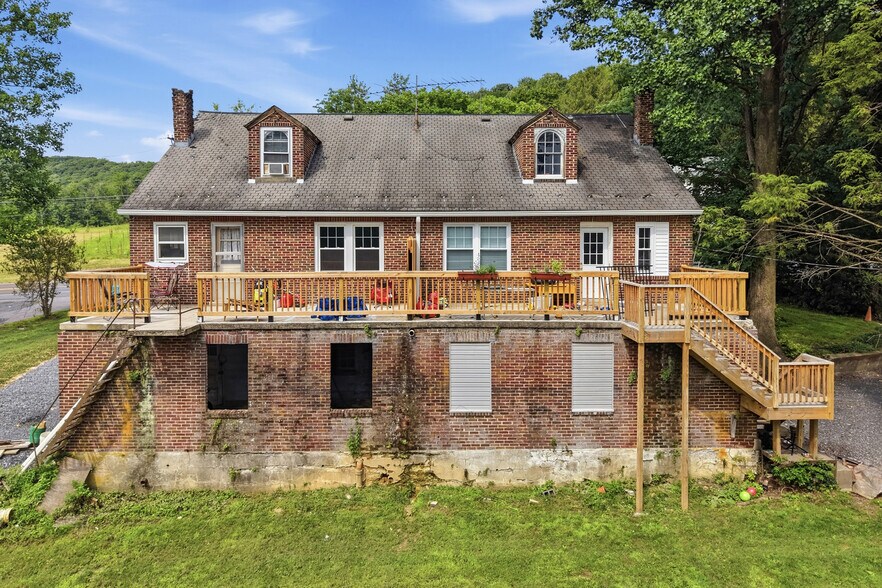 More Photos Of 429 Riverview Dr, Walnutport Flex For Sale
