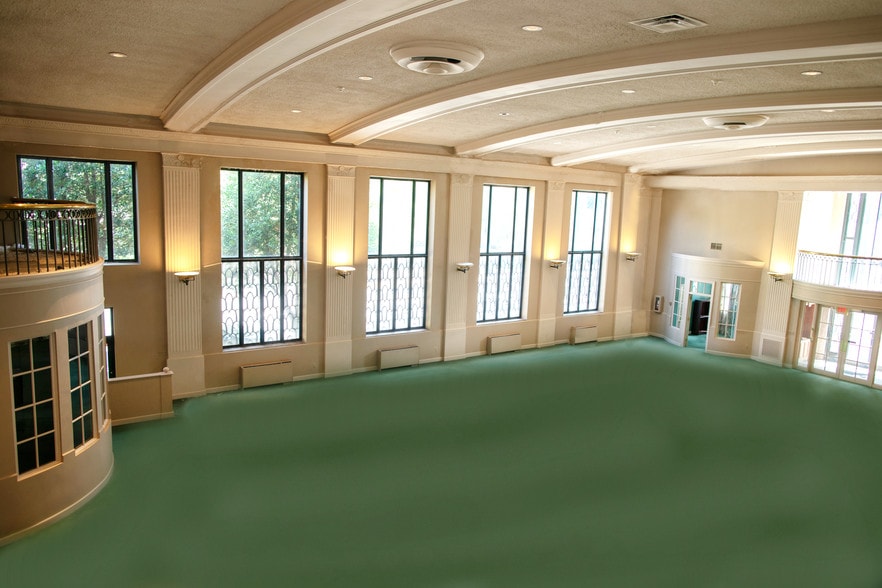 More Photos Of 39 2nd St NW, Hickory Office For Sale