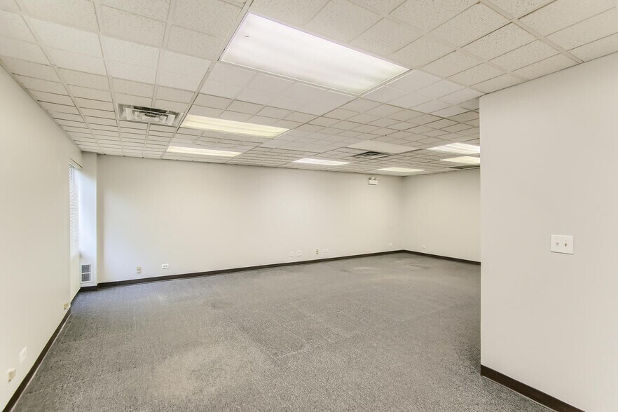 More Photos Of 415 E Golf Rd, Arlington Heights Office For Lease