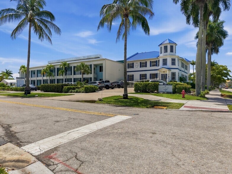 More Photos Of 1020 8th Ave S, Naples Office For Sale