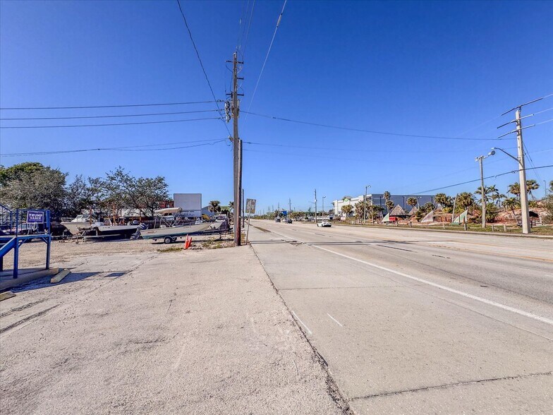 More Photos Of 17671-17681 San Carlos Blvd, Fort Myers Marina For Sale