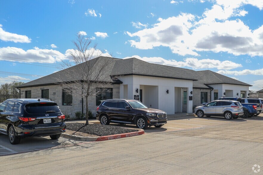 More Photos Of 2001 Auburn Hills Pky, McKinney Medical For Lease