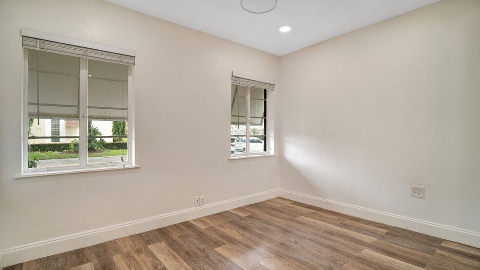 More Photos Of 230 E Marks St, Orlando Office Residential For Lease