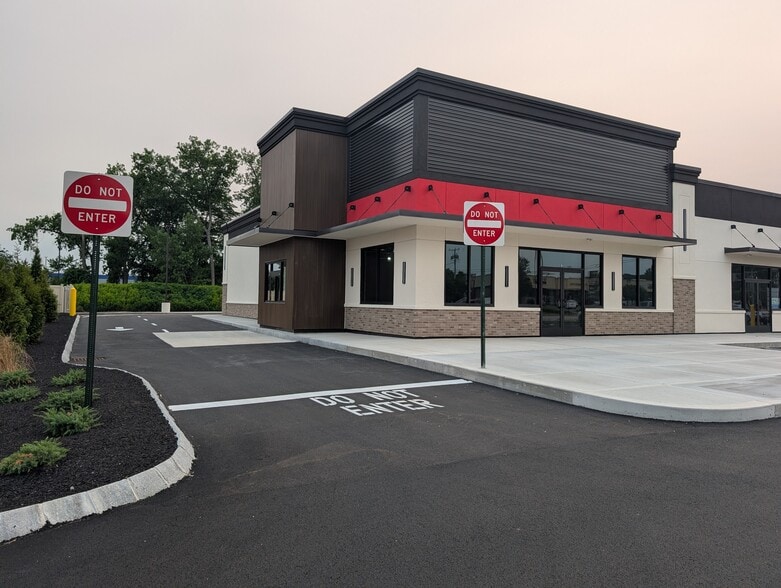 More Photos Of 340 Amherst St, Nashua Restaurant For Lease
