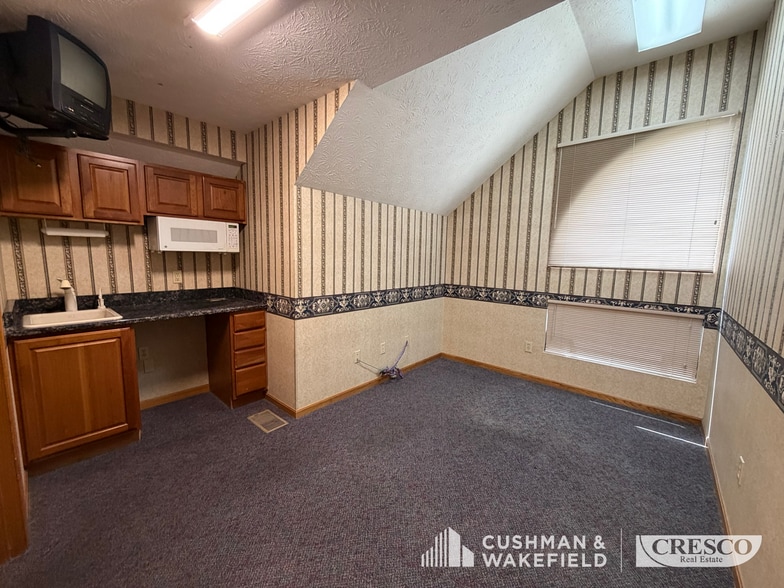 More Photos Of 5311 Meadow Lane Ct, Sheffield Village Office For Sale