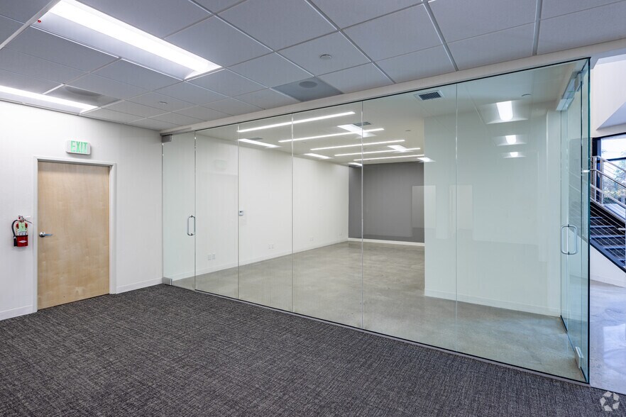 More Photos Of 1210-1230 N Red Gum St, Anaheim Warehouse For Lease