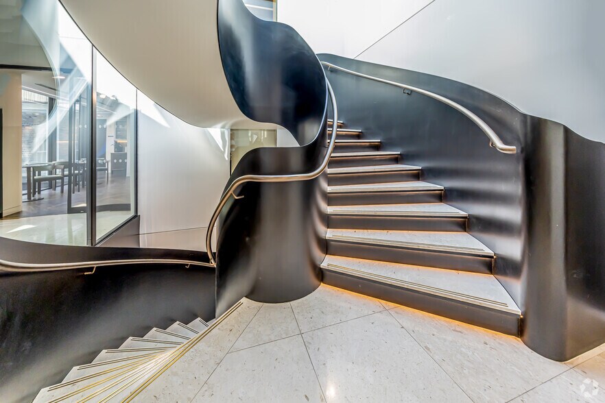 More Photos Of 75 Grosvenor St, London Coworking Space