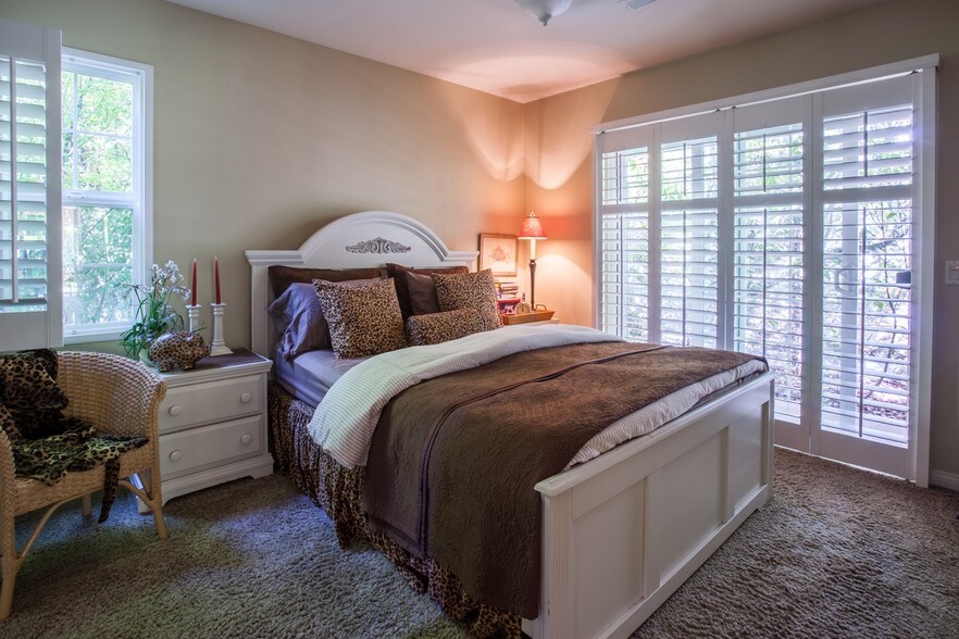 More Photos Of 376 W Yaney St, Bishop Hotel For Sale