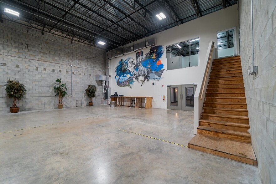 More Photos Of 679 NW Enterprise Dr, Port Saint Lucie Light Distribution For Sale