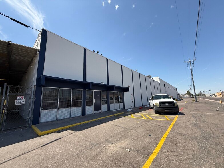 More Photos Of 3255-3305 W Osborn Rd, Phoenix Manufacturing For Sale