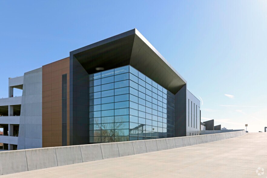 More Photos Of 2505 Bruckner Blvd, Bronx Warehouse For Lease