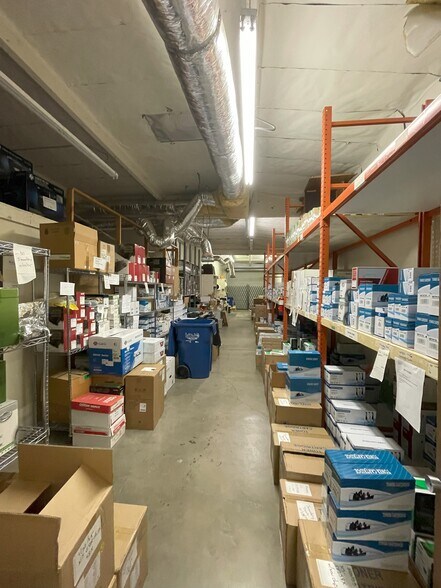 More Photos Of 16135 Covello St, Van Nuys Warehouse For Lease