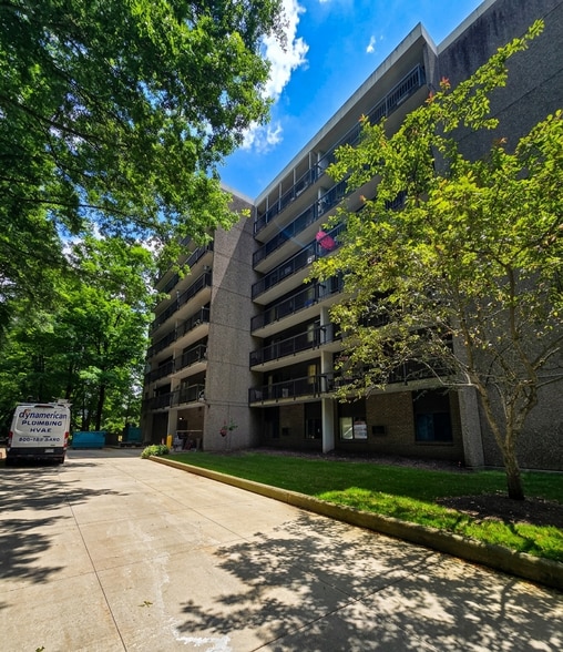 More Photos Of 710 White Pond Dr, Akron Apartments For Sale